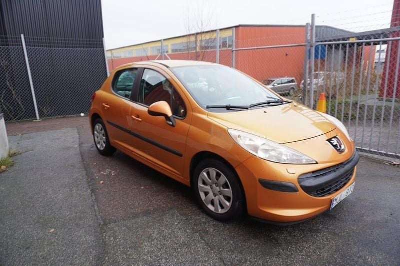 Begagnad Peugeot 207 88 HK (64 kW) 2007 Röd Halvkombi