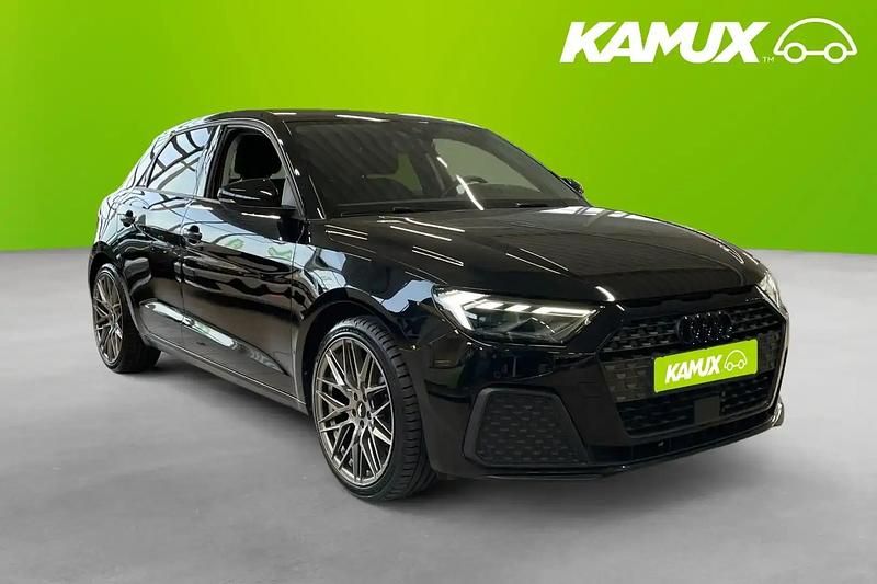 Svart Begagnad 2023 Audi A1 Sportback Halvkombi | 209 800 kr (Marknadspris) - Bild 1/3
