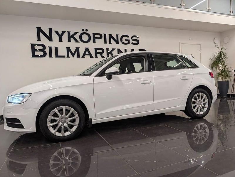 Begagnad Audi A3 Attraction 150 HK (110 kW) 2016 Vit Sedan