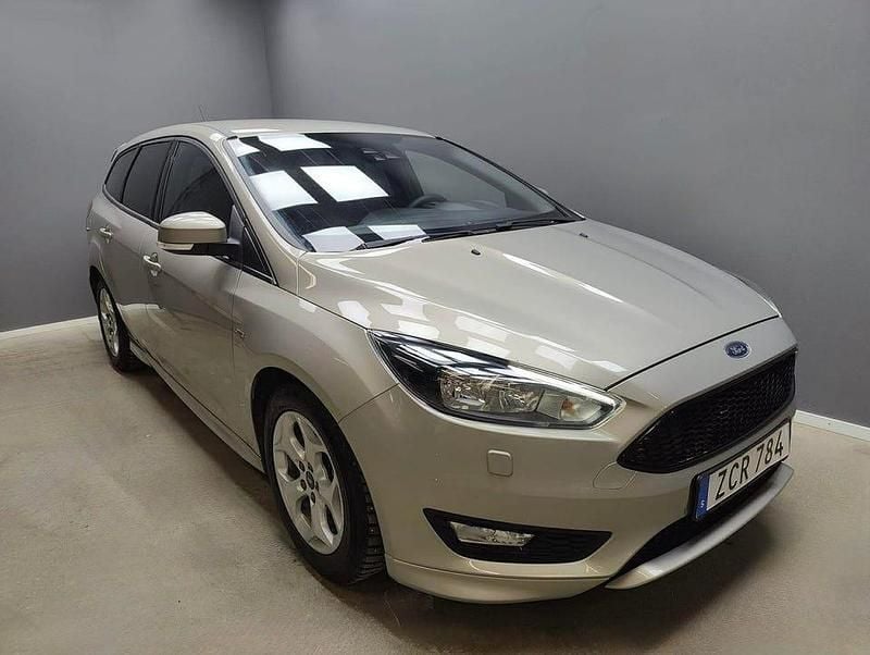 Grå Begagnad 2018 Ford Focus ST-Line Kombi | 109 900 kr (Bra pris) - Bild 1/4