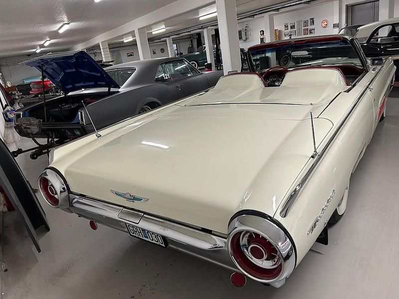 Begagnad Ford V8 305 HK (224 kW) 1963 Vit Cab