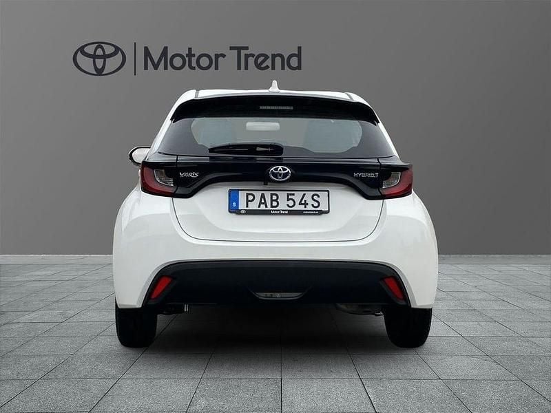 Begagnad Toyota Yaris Hybrid Active 117 HK (86 kW) 2023 Vit