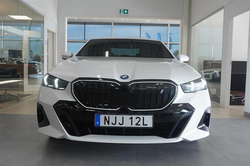 Begagnad BMW i5 M Sport 289 kW (394 HK) 2023 Vit Sedan