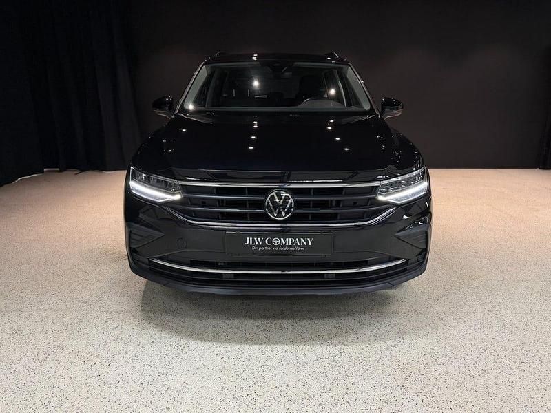 Begagnad VW Tiguan 150 HK (110 kW) 2022 Deep black pearl effect SUV
