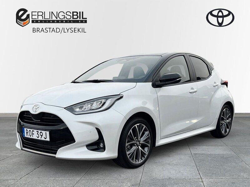 Vit Begagnad 2024 Toyota Yaris Hybrid Style Sedan | 289 000 kr (Lite dyr) - Bild 1/4