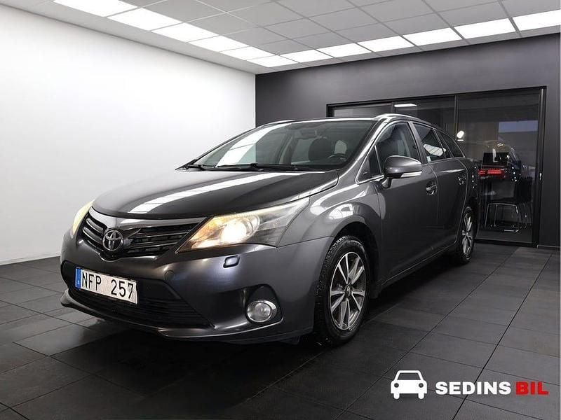 Begagnad Toyota Avensis 125 HK (91 kW) 2012 Grå Kombi