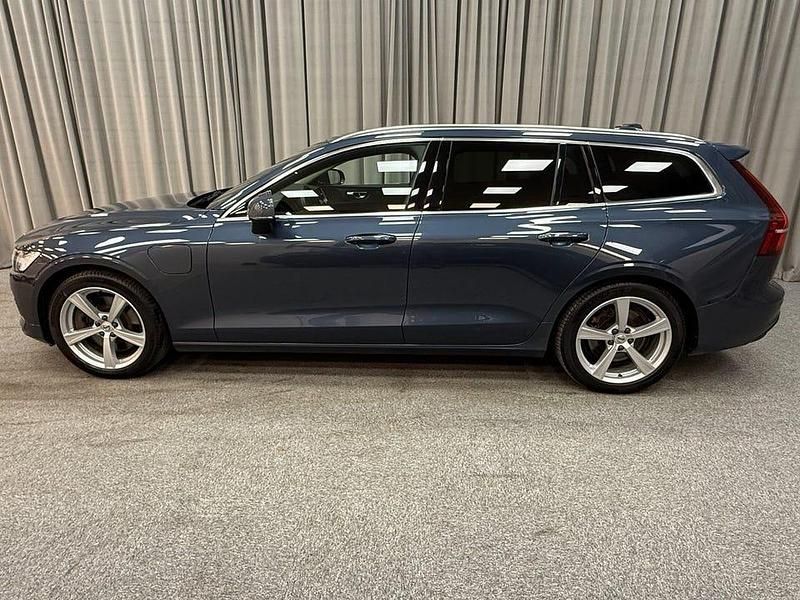 Begagnad Volvo V60 350 HK (257 kW) 2023 Blå Kombi