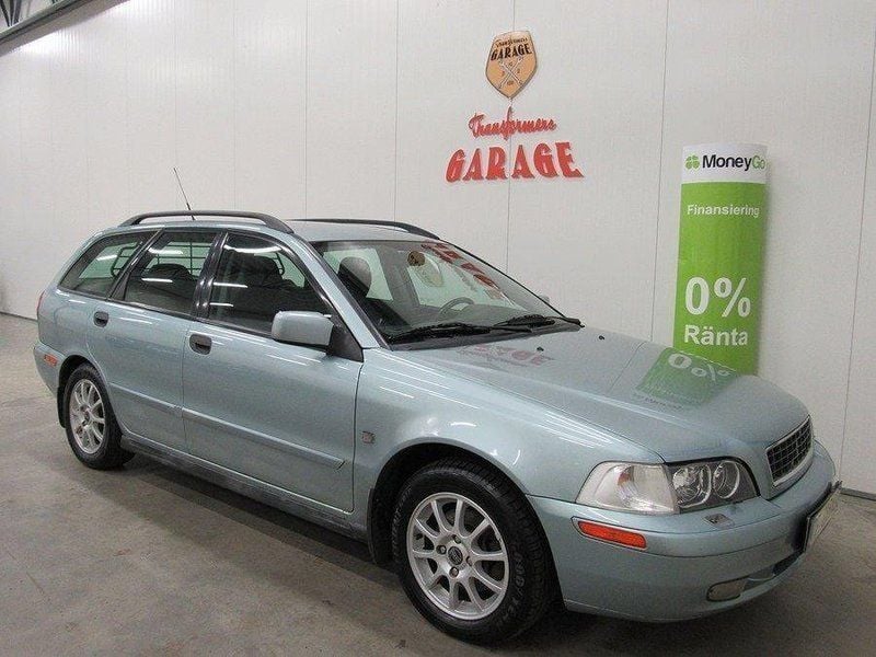 Ljusgrön Begagnad 2002 Volvo V40 Kombi | 19 900 kr (Marknadspris) - Bild 1/4