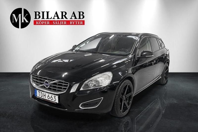 Begagnad Volvo V60 Momentum 215 HK (158 kW) 2013 Svart Kombi