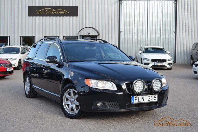 Svart Begagnad 2010 Volvo V70 Momentum Kombi | 79 900 kr (Marknadspris) - Bild 1/4