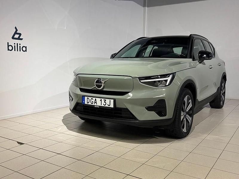 Grön Begagnad 2022 Volvo XC40 Core SUV | 309 500 kr - Bild 1/3