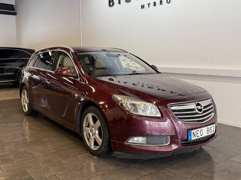 Begagnad Opel Insignia OPC 160 HK (117 kW) 2012 Röd Kombi