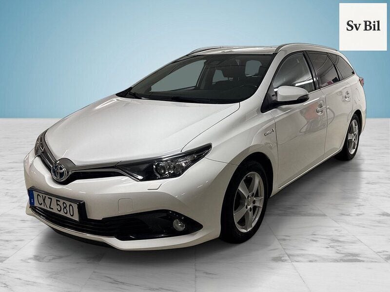 Vit Begagnad 2017 Toyota Auris Hybrid Active Kombi | 144 000 kr (Marknadspris) - Bild 1/4