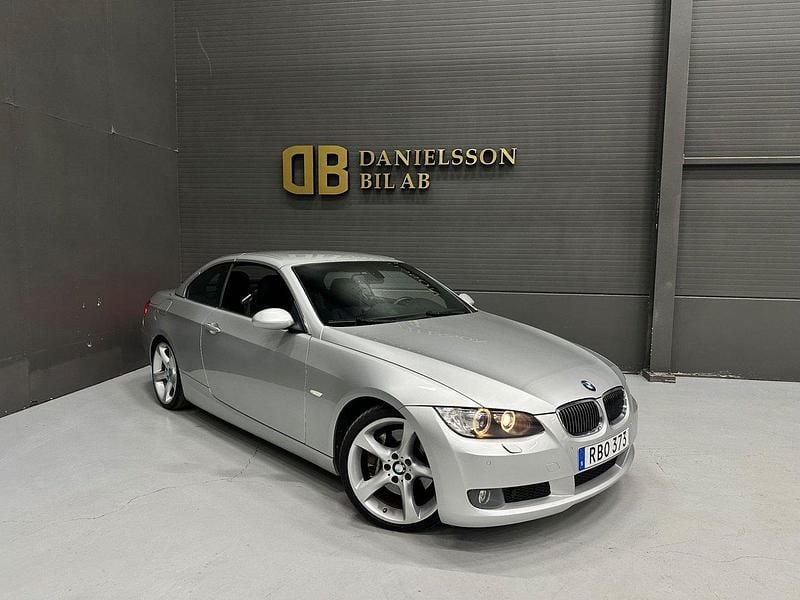 Silver Begagnad 2008 BMW 330 Cabriolet Cab | 109 800 kr (Superpris) - Bild 1/4