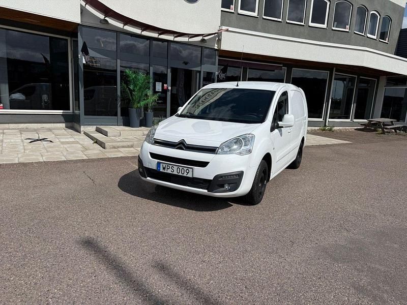 Vit Begagnad 2016 Citroën Berlingo Minibuss | 99 900 kr (Lite dyr) - Bild 1/4