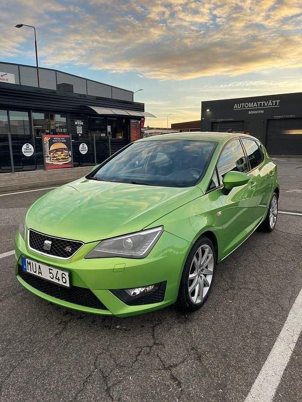 Begagnad 2013 Seat Ibiza Halvkombi | 90 000 kr (Marknadspris) - Bild 1/4