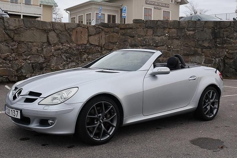 Silver Begagnad 2005 Mercedes SLK350 Cab | 114 900 kr (Marknadspris) - Bild 1/4