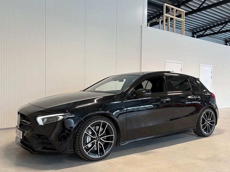 Begagnad Mercedes A35 AMG AMG 306 HK (225 kW) 2022 Svart Halvkombi