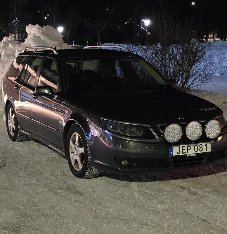 Grå Begagnad 2009 Saab 9-5 Griffin Kombi | 40 000 kr (Marknadspris) - Bild 1/2