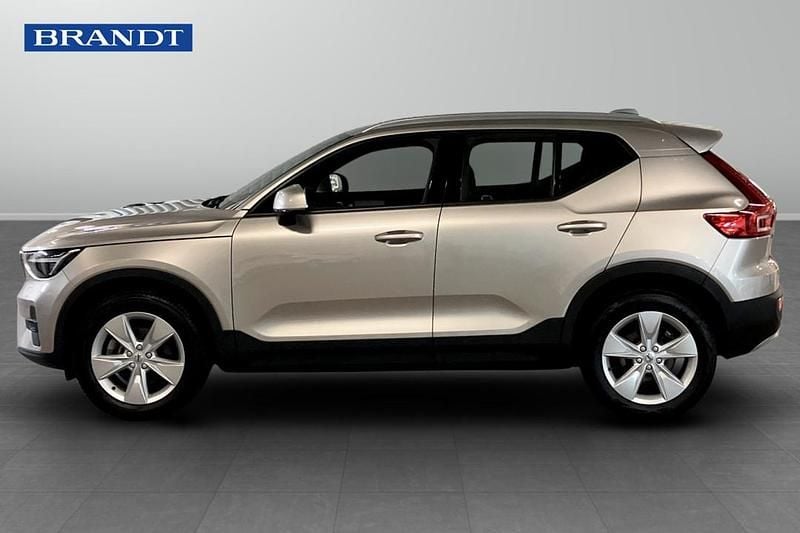 Begagnad Volvo XC40 Core 165 HK (121 kW) 2023 Grå SUV