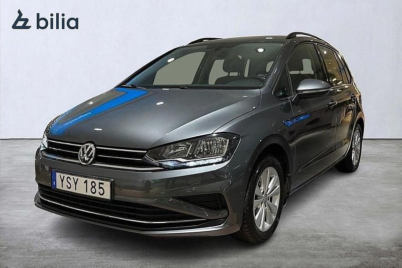 Mörkgrå Begagnad 2018 VW Golf VII Comfortline Halvkombi | 179 900 kr (Marknadspris) - Bild 1/4