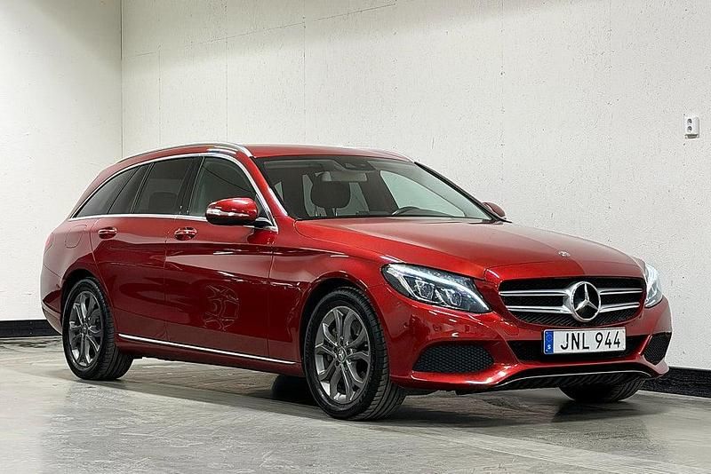 Begagnad Mercedes C250 Avantgarde 204 HK (150 kW) 2015 Röd Kombi