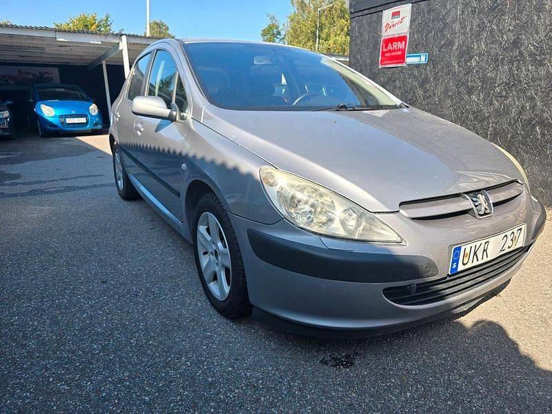 Grå Begagnad 2004 Peugeot 307 Halvkombi | 16 000 kr (Bra pris) - Bild 1/4