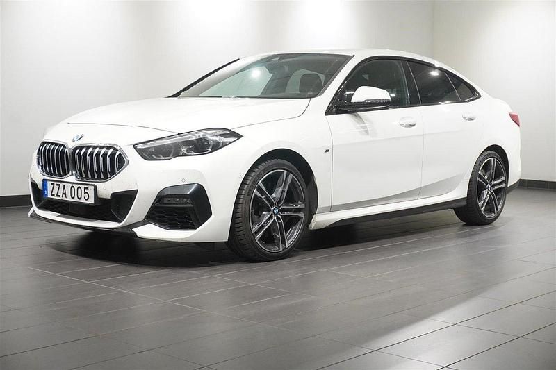 Vit Begagnad 2021 BMW 220 M Sport Sportkupé | 319 800 kr (Lite dyr) - Bild 1/2