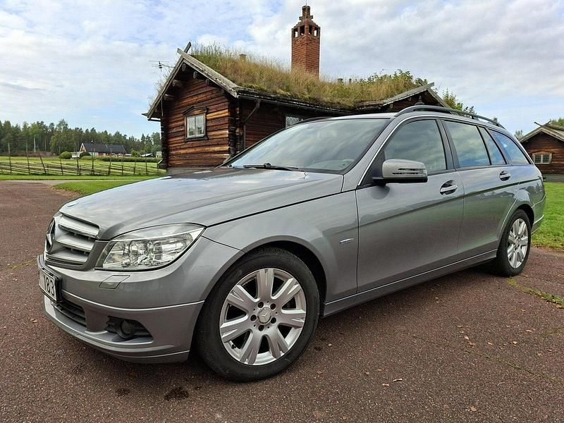 Silver Begagnad 2011 Mercedes C180 Kombi | 80 000 kr (Bra pris) - Bild 1/4