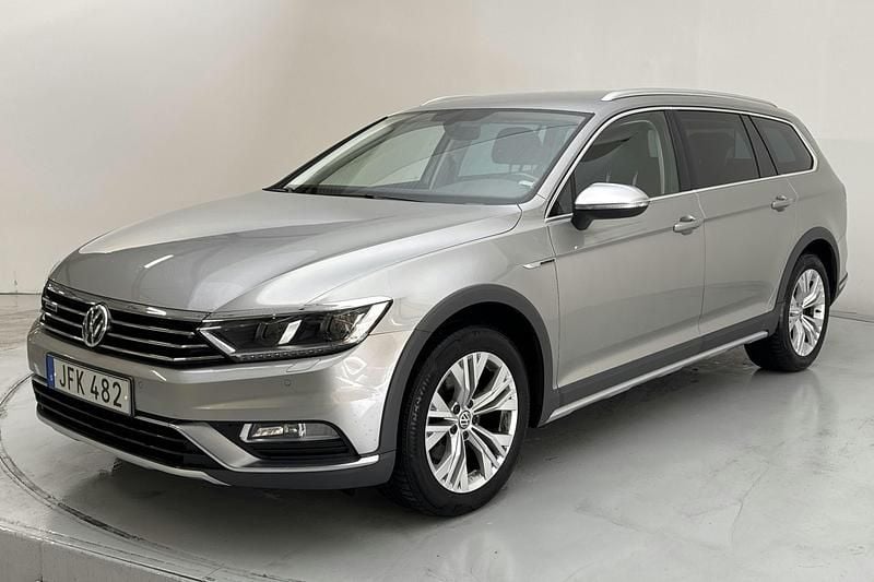 Silver Begagnad 2016 VW Passat Sedan | 148 000 kr (Marknadspris) - Bild 1/4