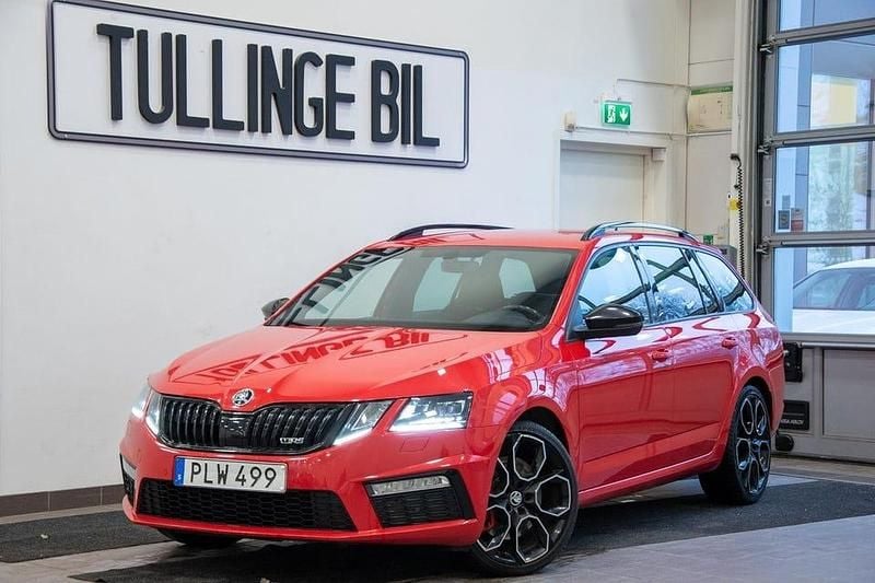 Röd Begagnad 2017 Skoda Octavia RS Kombi | 229 900 kr - Bild 1/4