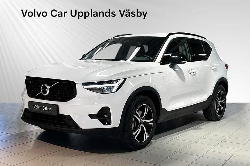 Grå Begagnad 2024 Volvo XC40 Plus SUV | 414 900 kr (Dyr) - Bild 1/3