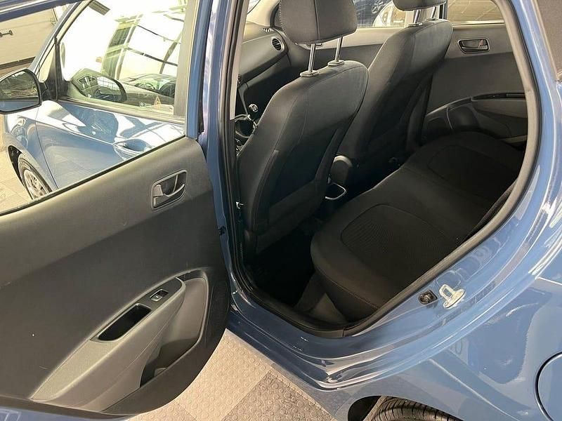 Begagnad Hyundai i10 Comfort 67 HK (49 kW) 2017 Ljusblå Halvkombi