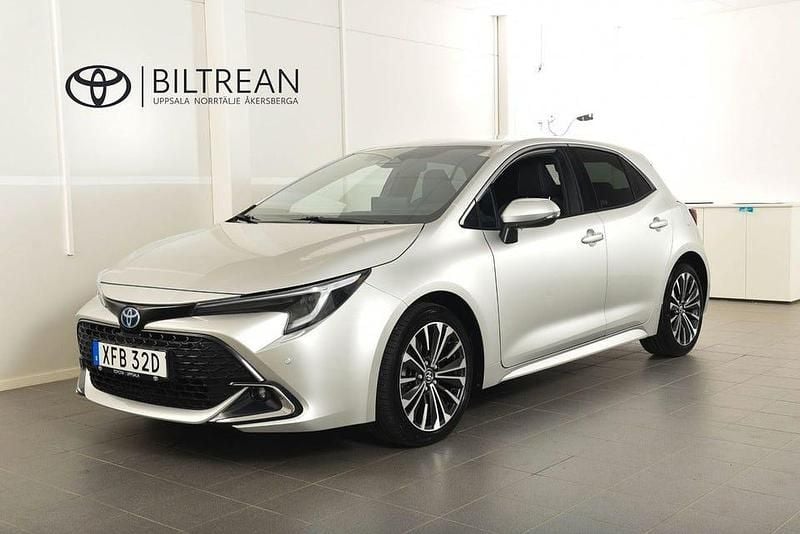 Silver Begagnad 2024 Toyota Corolla Style Halvkombi | 299 900 kr (Lite dyr) - Bild 1/4