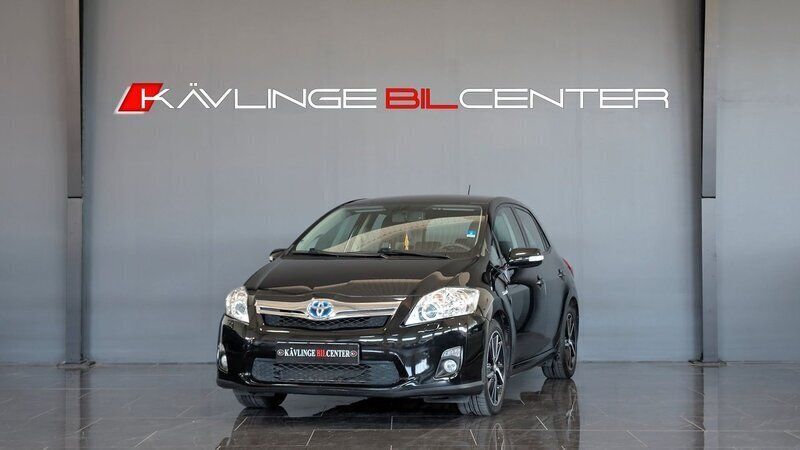 Svart Begagnad 2011 Toyota Auris Hybrid Executive Halvkombi | 109 900 kr (Marknadspris) - Bild 1/4