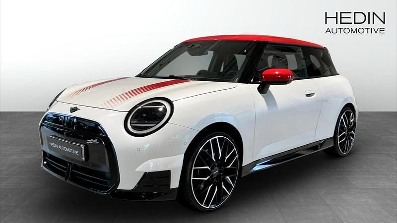 Vit (white) Begagnad 2024 Mini Cooper SE Halvkombi | 479 900 kr - Bild 1/4