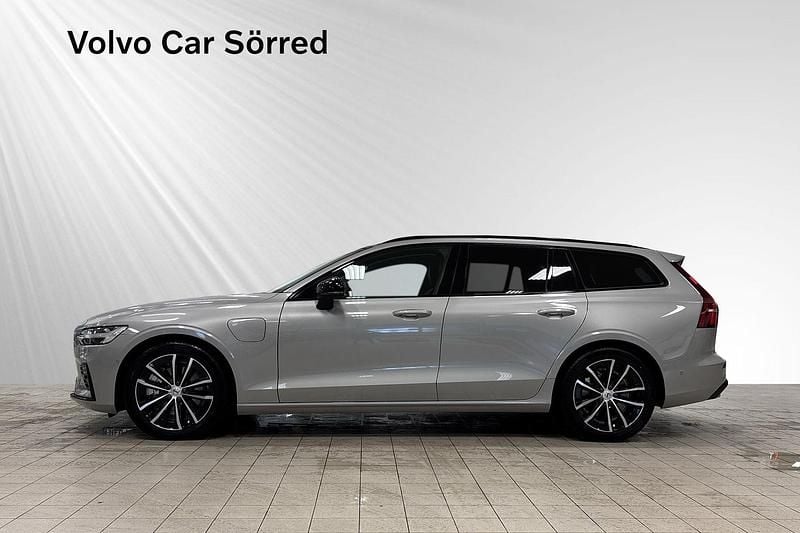Begagnad Volvo V60 2025 Silver Kombi