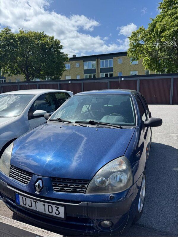 Blå Begagnad 2003 Renault Clio II Halvkombi | 6 500 kr (Superpris) - Bild 1/4