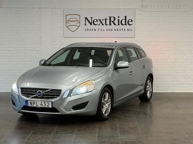Begagnad Volvo V60 Momentum 114 HK (83 kW) 2012 Silver Kombi