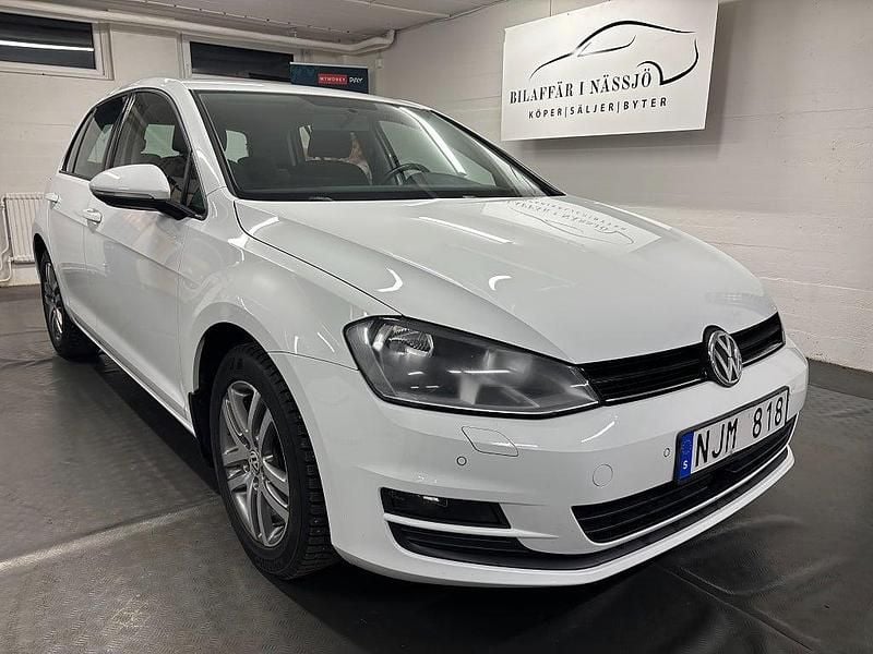 Vit Begagnad 2013 VW Golf VII Halvkombi | 84 900 kr (Bra pris) - Bild 1/4