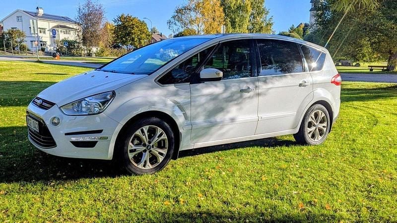 Vit Begagnad 2012 Ford S-MAX Business Edition Minibuss | 54 500 kr (Superpris) - Bild 1/4