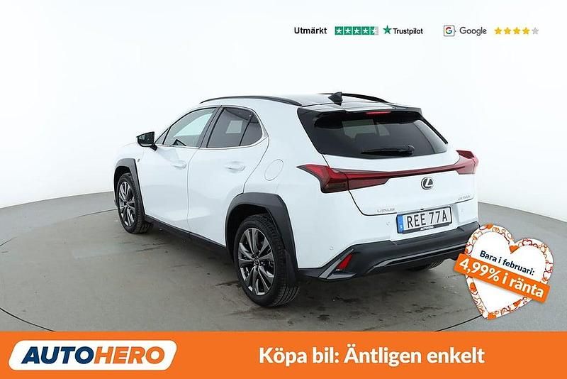 Begagnad Lexus UX 250h Sport Line 186 HK (136 kW) 2022 Vit SUV