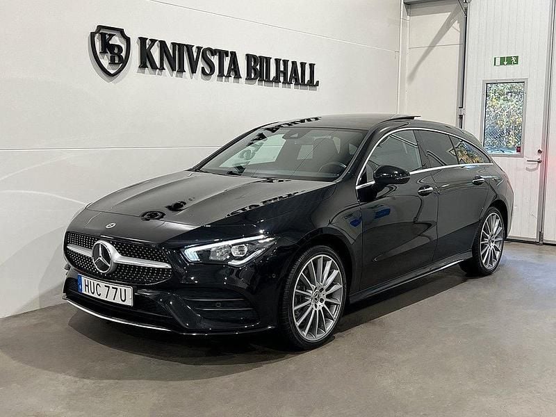 Svart Begagnad 2022 Mercedes CLA250e AMG Sedan | 344 800 kr (Bra pris) - Bild 1/4