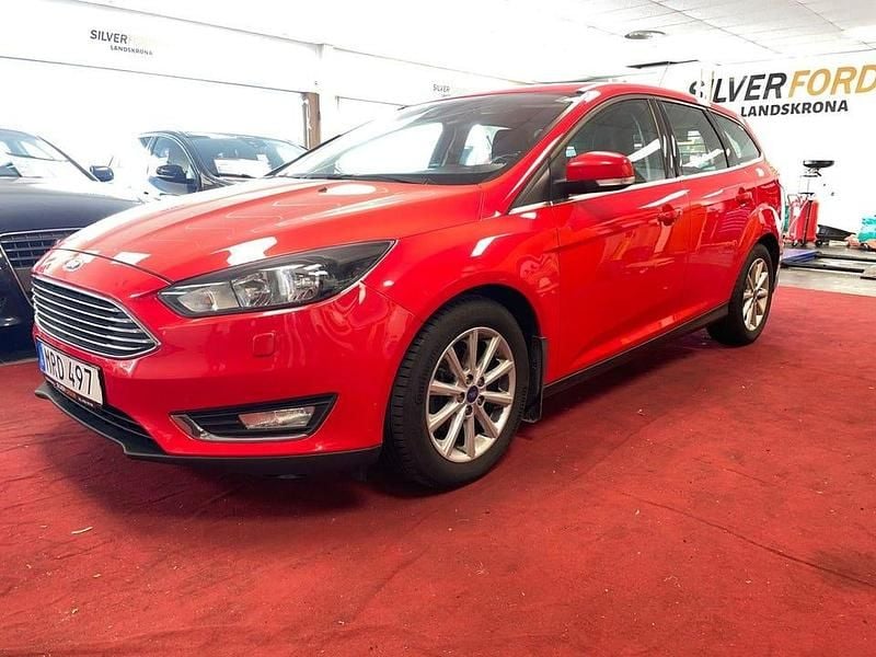 Röd Begagnad 2014 Ford Focus Titanium Kombi | 84 900 kr (Marknadspris) - Bild 1/4