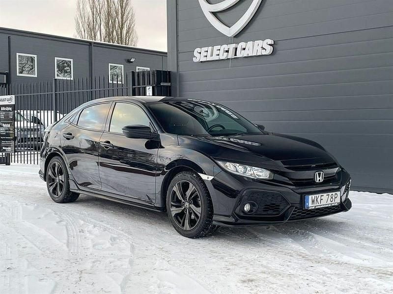 Svart Begagnad 2018 Honda Civic Dynamic Halvkombi | 179 900 kr (Marknadspris) - Bild 1/4