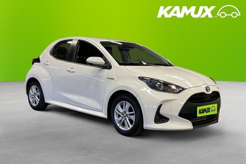 Vit Begagnad 2021 Toyota Yaris Hybrid Active Halvkombi | 174 700 kr (Marknadspris) - Bild 1/4