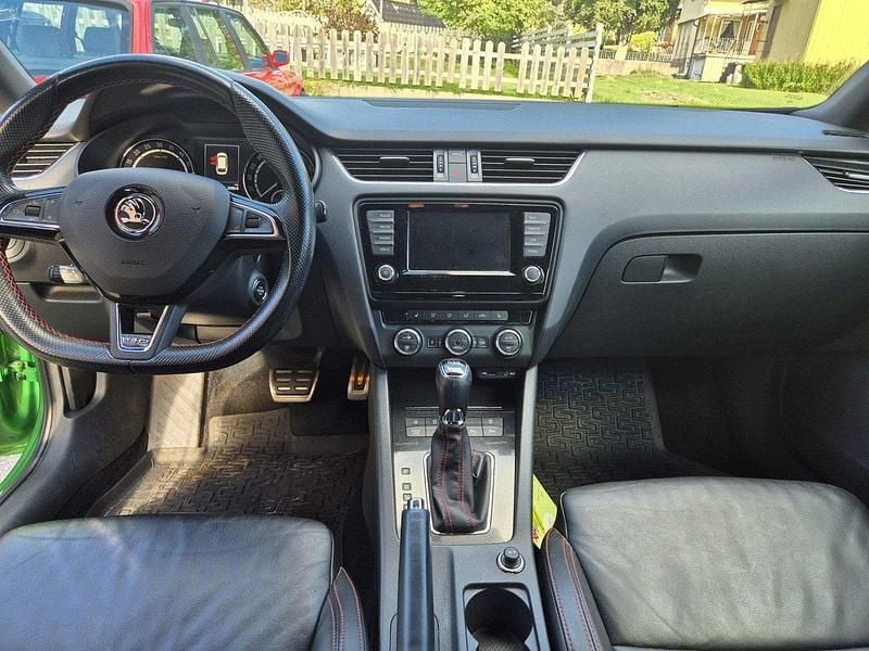 Grön Begagnad 2017 Skoda Octavia RS Kombi | 160 000 kr (Marknadspris) - Bild 1/4