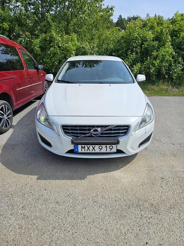 Begagnad 2013 Volvo S60 Sedan | 87 000 kr (Marknadspris) - Bild 1/4