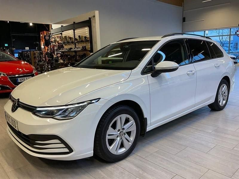 Begagnad VW Golf VIII S 116 HK (85 kW) 2021 Vit Kombi