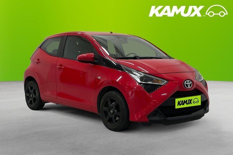 Röd Begagnad 2018 Toyota Aygo X-play Halvkombi | 99 700 kr (Superpris) - Bild 1/3